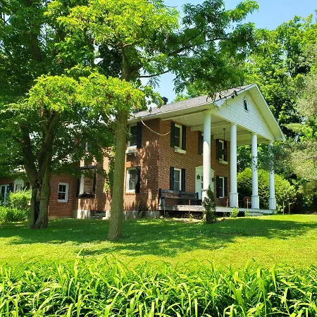 Auberge Du Vignoble Bromont Exterior photo